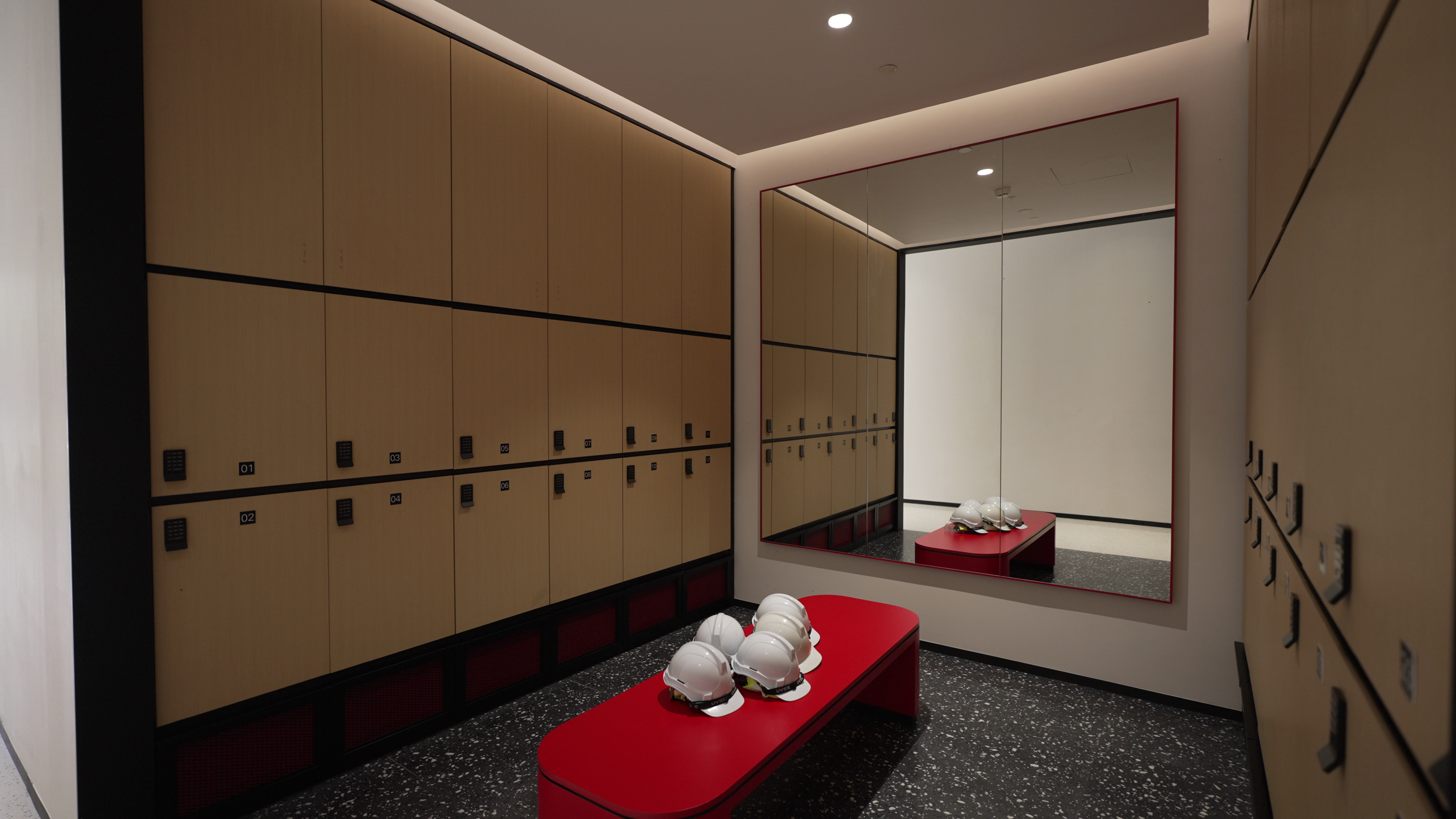 KL1 Locker Room_001